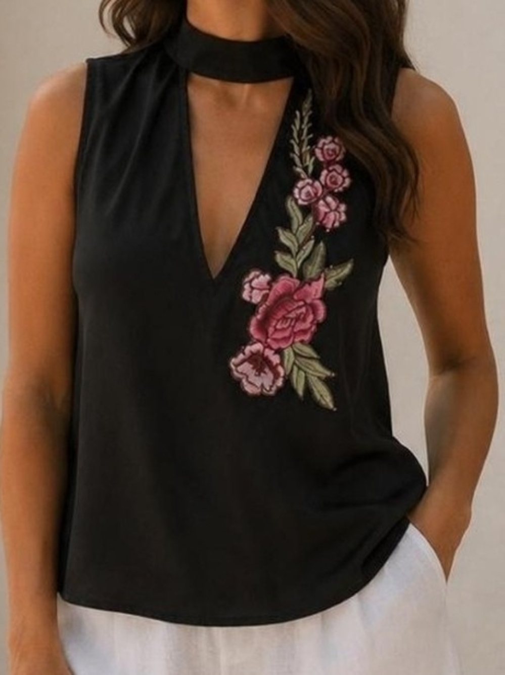 Candie's Sleeveless Black Floral Embroidered V-Neck Top Size Small